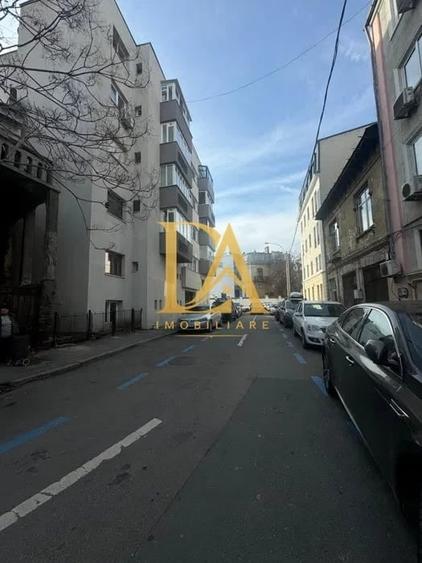 Apartament cu 3 camere decomandat în Victoriei