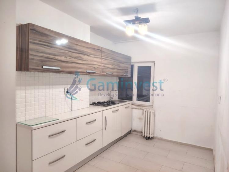 Apartament cu 3 camere semidecomandat, mobilat în Cantemir