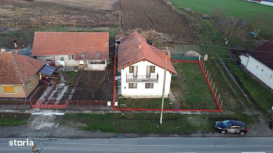 Casă cu 4 camere în Vetiș