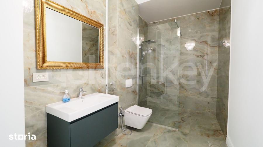 Casă cu 7 camere cu Teren 550 Mp în Central
