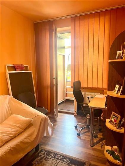 Apartament cu 3 camere semidecomandat, mobilat în Tractorul