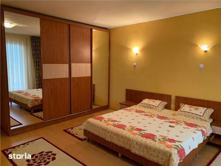 Casă cu 9 camere cu Teren 600 Mp în Gruia