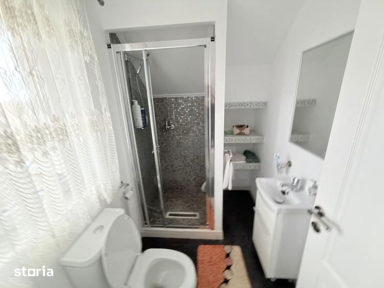 Casă cu 4 camere cu Teren 1035 Mp în Curtești