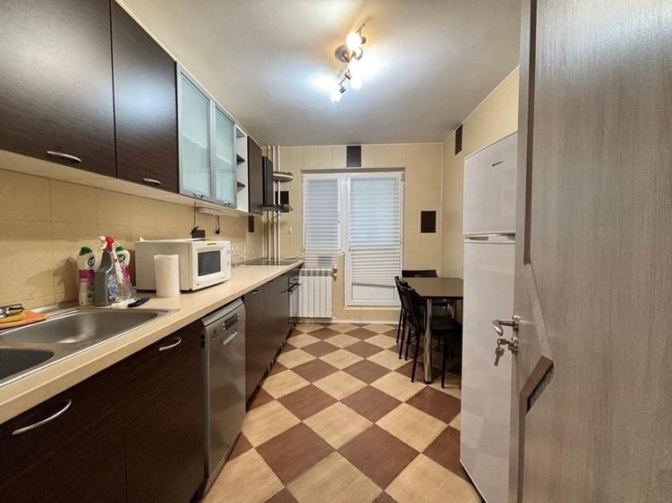 Apartament cu 4 camere semidecomandat în Dristor