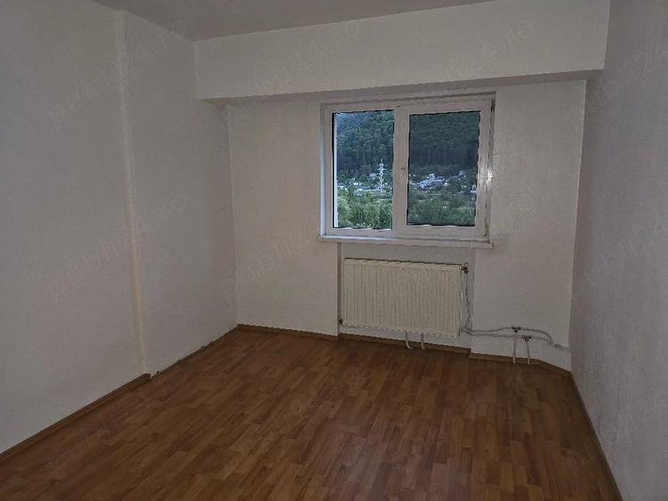 Apartament cu 3 camere decomandat în Sud