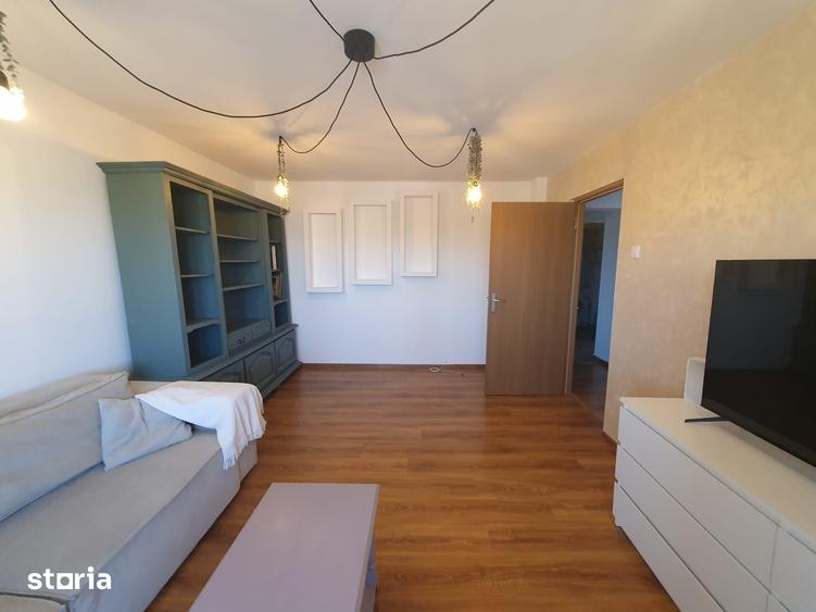 Apartament cu 3 camere decomandat în Est