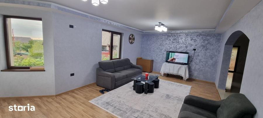 Casă cu 5 camere cu Teren 1000 Mp în Răchiți