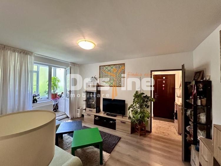 Apartament cu 2 camere semidecomandat, mobilat în Nord