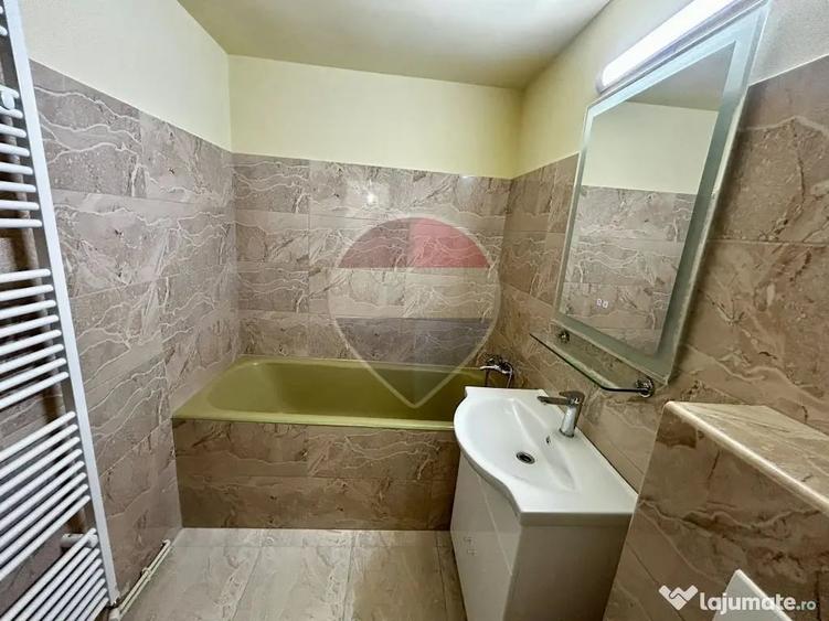 Apartament cu 2 camere decomandat în Republicii