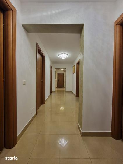 Apartament cu 4 camere decomandat în Matei Voievod