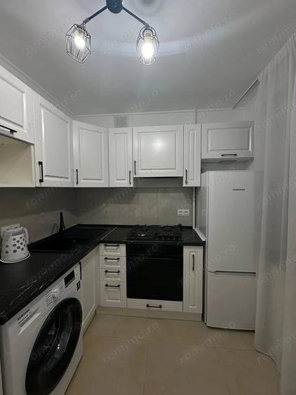 Garsonieră decomandată în Costin Georgian