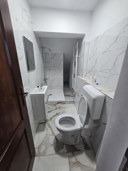 Casă individuală cu 10 camere cu Canalizare în Spitalul Județean