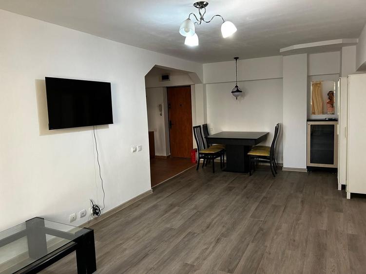 Apartament cu 3 camere decomandat, mobilat în Unirii