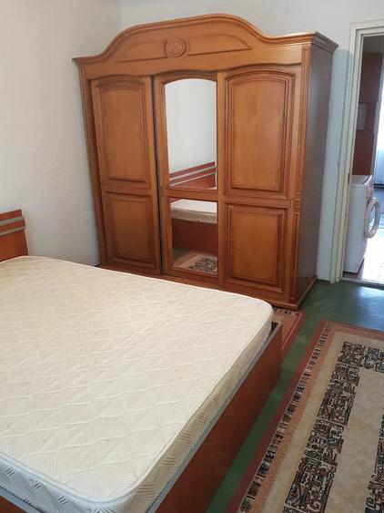 Apartament cu 3 camere semidecomandat în Drumul Taberei