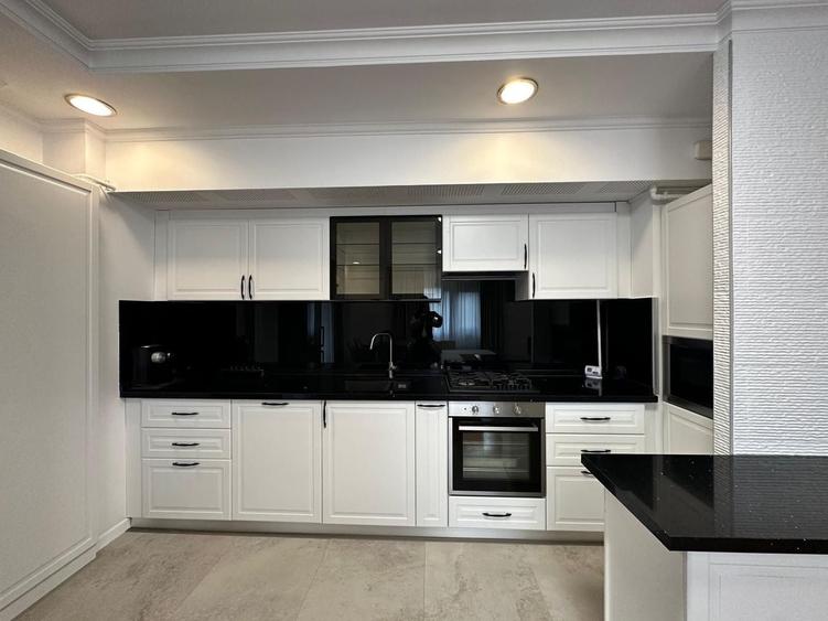 Apartament cu 3 camere decomandat, mobilat în Iancu Nicolae