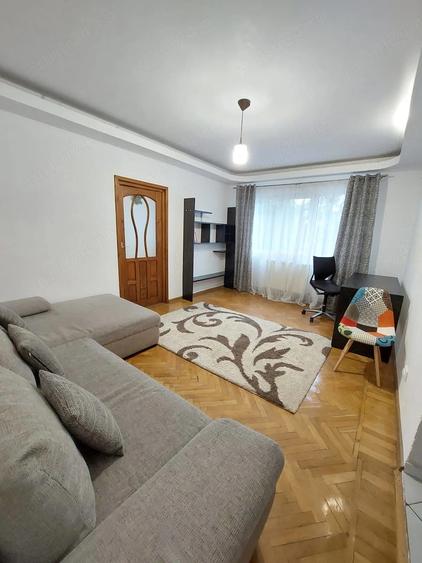 Apartament cu 2 camere semidecomandat în Podu Roș
