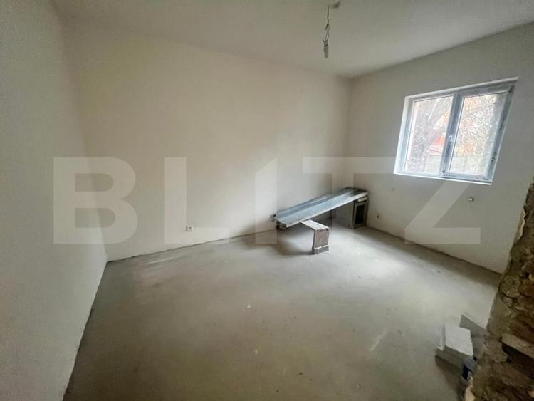 Apartament cu 3 camere semidecomandat în Decebal — fotografia 1