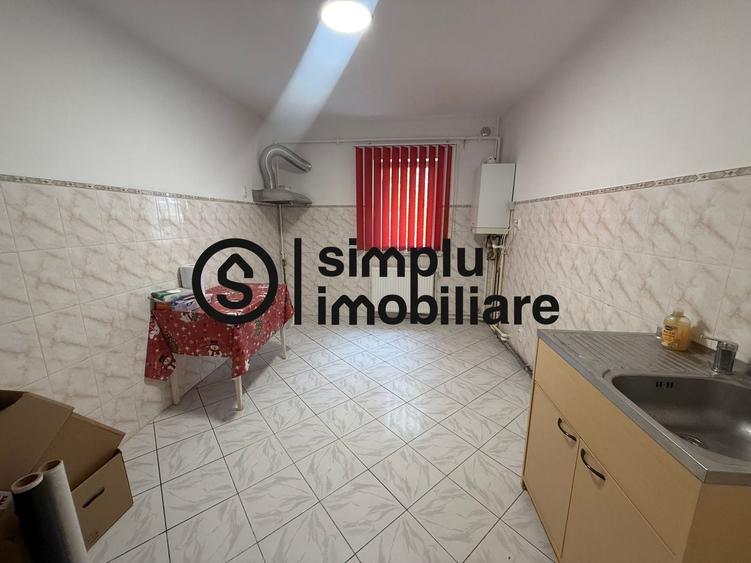 Apartament cu 3 camere decomandat în 1 Mai