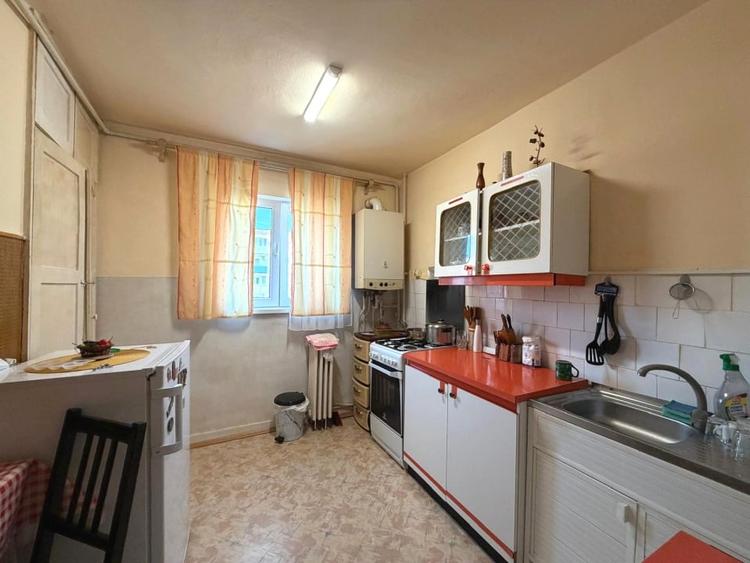 Apartament cu 2 camere semidecomandat, mobilat în Cetate
