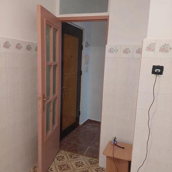 Apartament 1 camera decomandat etaj 1 Aradului aproape de Piata Verde mobilat utilat - 2