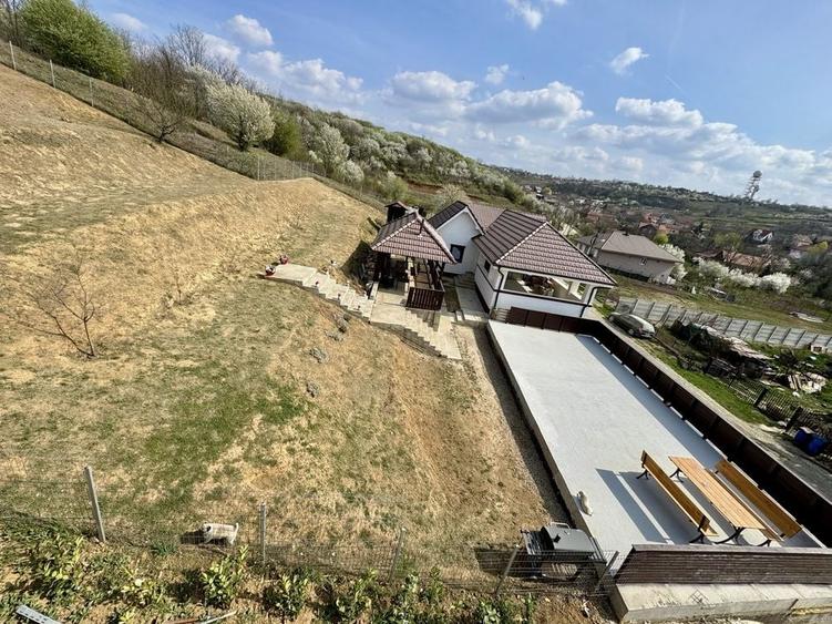 Casă cu 4 camere în Paleu