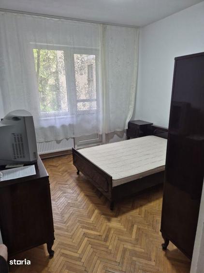 Apartament cu 3 camere decomandat în Săsar