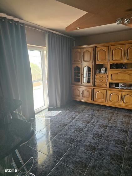 Apartament cu 4 camere decomandat în Micro 16