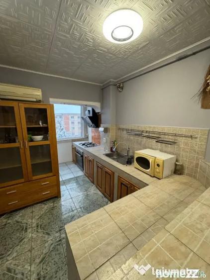 Apartament cu 3 camere decomandat în Republicii