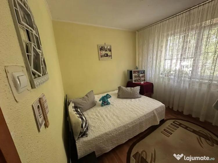 Apartament cu 3 camere semidecomandat în Central