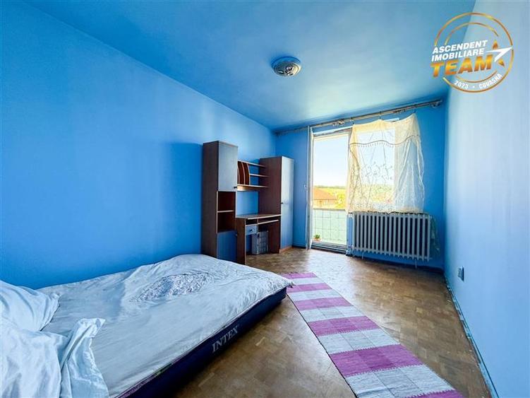 Apartament cu 3 camere decomandat, mobilat în Simeria