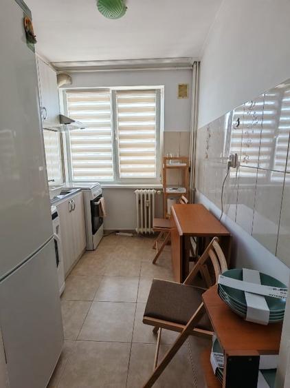 Apartament cu 2 camere decomandat, mobilat în Titan