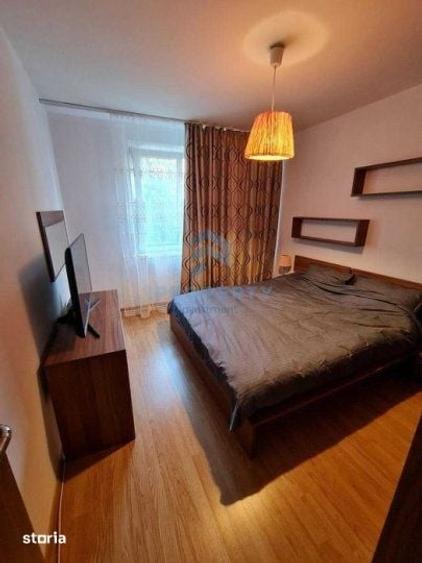 Apartament cu 3 camere semidecomandat în Tei