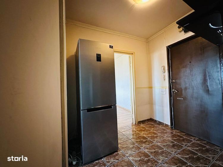 Apartament cu 3 camere decomandat în Colentina