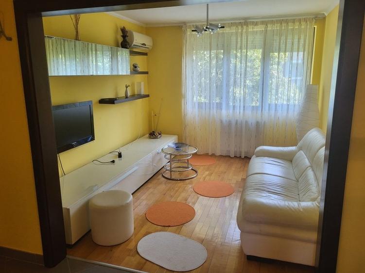 Apartament cu 3 camere decomandat, mobilat în Decebal