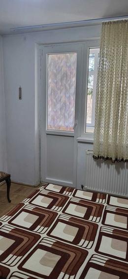 Apartament cu 4 camere semidecomandat în Central
