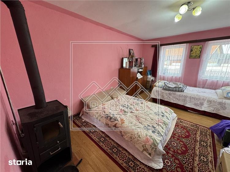 Casă cu 2 camere cu Teren 868 Mp în Arpașu de Jos