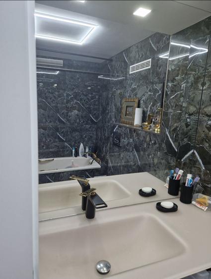 Apartament cu 4 camere decomandat în Sud