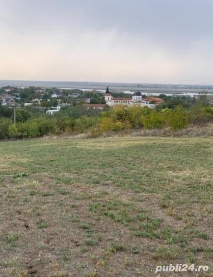 Teren de 4400 mp, în Comana