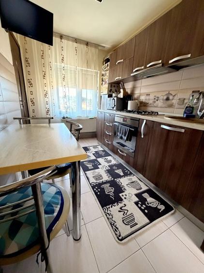 Apartament cu 3 camere semidecomandat în Central