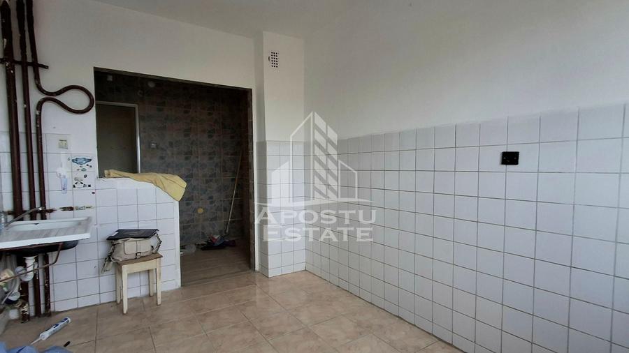 Apartament cu 4 camere semidecomandat în Micălaca