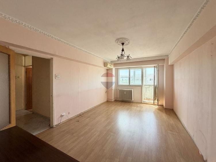 Apartament cu 3 camere semidecomandat în Iancului