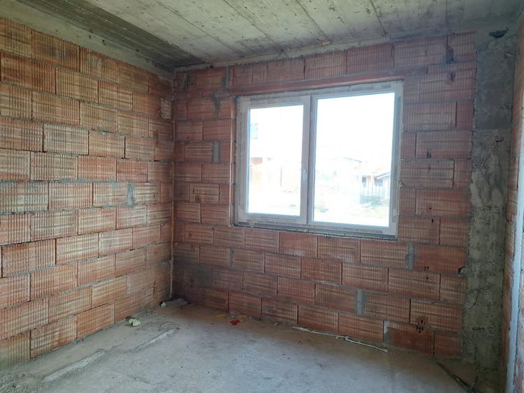 Casă individuală cu 5 camere cu Canalizare în Giarmata