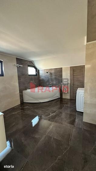 Casă cu 5 camere cu Teren 700 Mp în Central