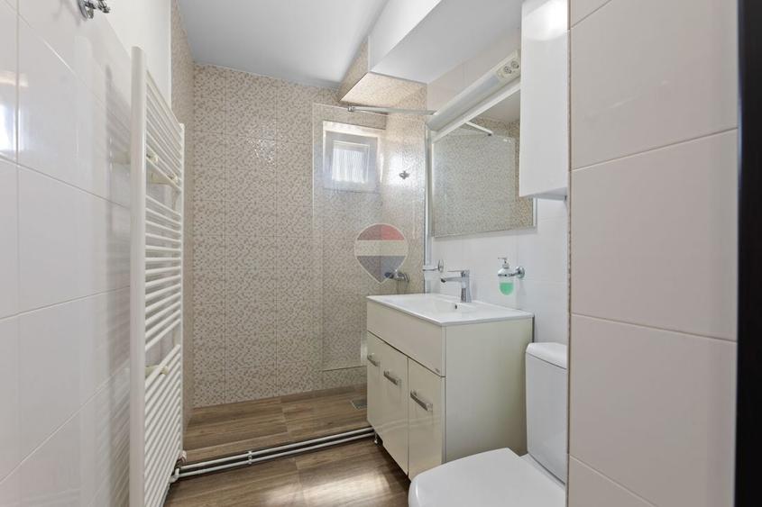 Apartament cu 2 camere decomandat, mobilat în Central