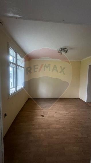 Casă individuală cu 3 camere cu Teren 1193 Mp în Burdujeni