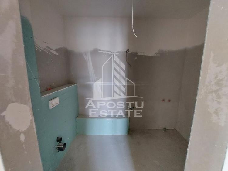 Penthouse cu 3 camere decomandat în Torontalului