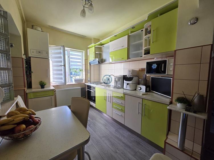 Apartament cu 3 camere decomandat, mobilat în Minerul
