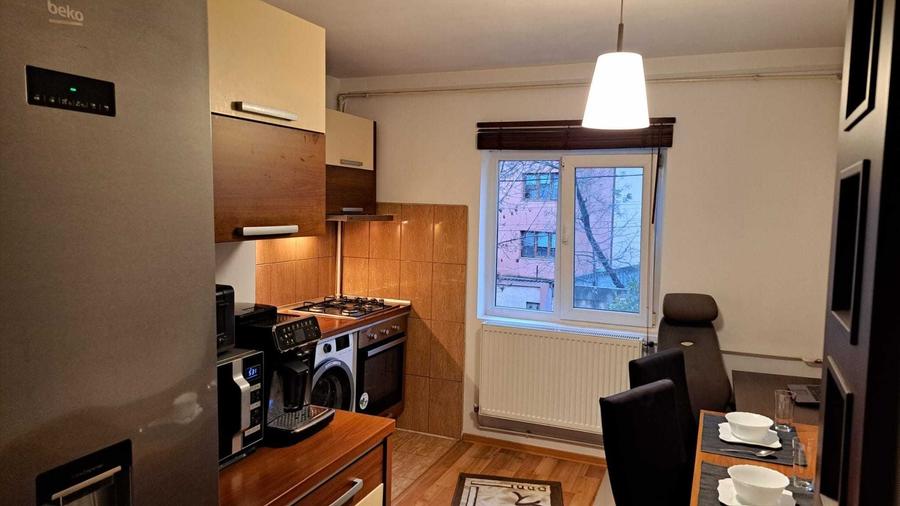 Apartament cu 2 camere decomandat în Păcii
