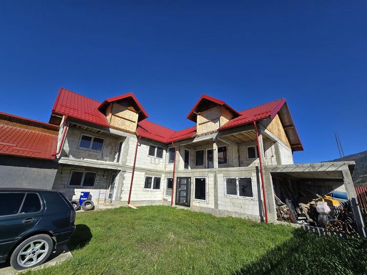 Casă cu 4 camere cu Teren 350 Mp în Borca