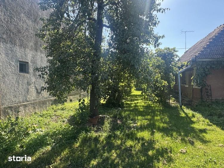 Casă cu 2 camere cu Teren 2100 Mp în Luna